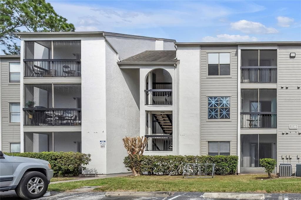 2130 CASCADES BOULEVARD UNIT 101 - 2bd/1ba - $155,000 - KISSIMMEE, FL