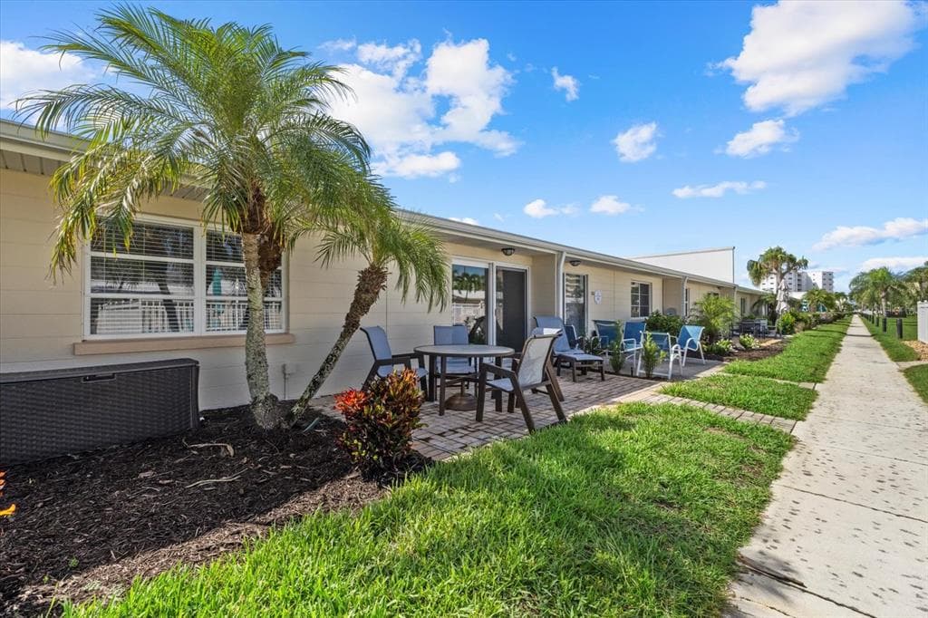5830 MIDNIGHT PASS ROAD UNIT 52 - 1bd/1ba - $615,000 - SARASOTA, FL