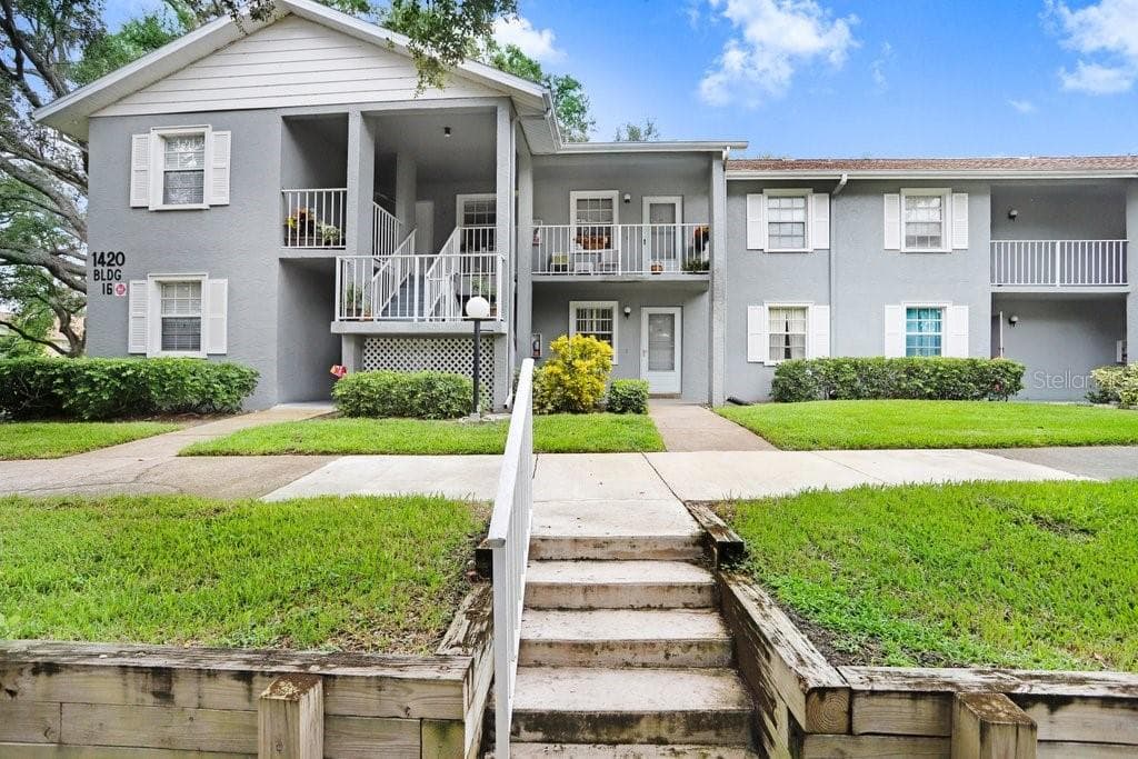 1420 OAK HILL DRIVE UNIT 102 - 2bd/2ba - $234,000 - DUNEDIN, FL