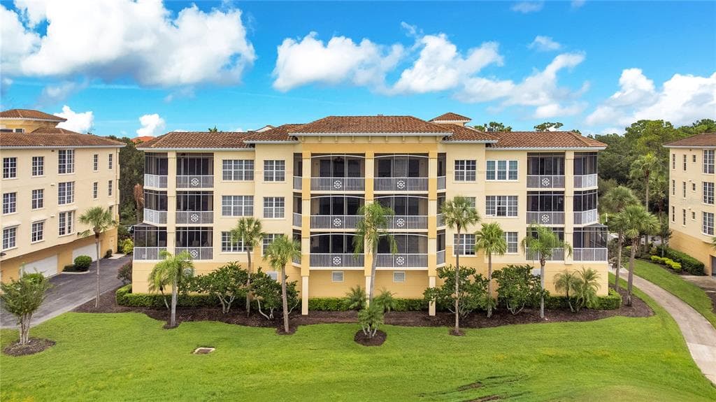 6350 WATERCREST WAY UNIT 203 - 3bd/2ba - $474,999 - LAKEWOOD RANCH, FL