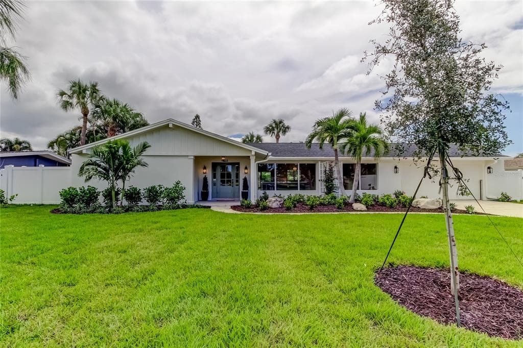 819 JACARANDA DR - 3bd/2ba - $869,000 - LARGO, FL