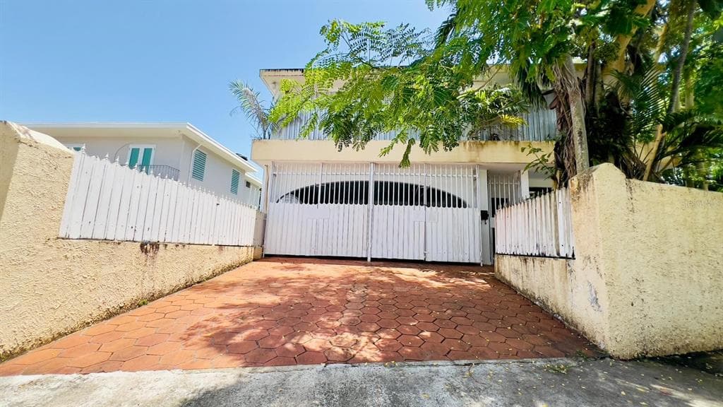 1969 CALLE NOGAL - 4bd/3ba - $398,000 - SAN JUAN, PR