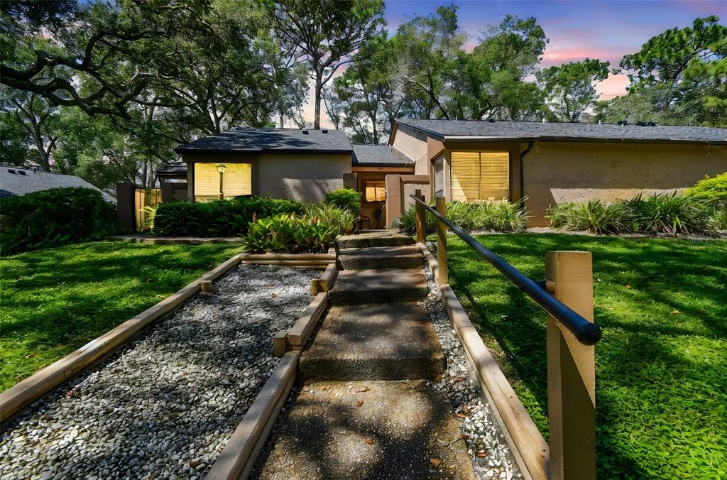 940 DOUGLAS AVENUE UNIT 145 - 2bd/2ba - $243,500 - ALTAMONTE SPRINGS, FL