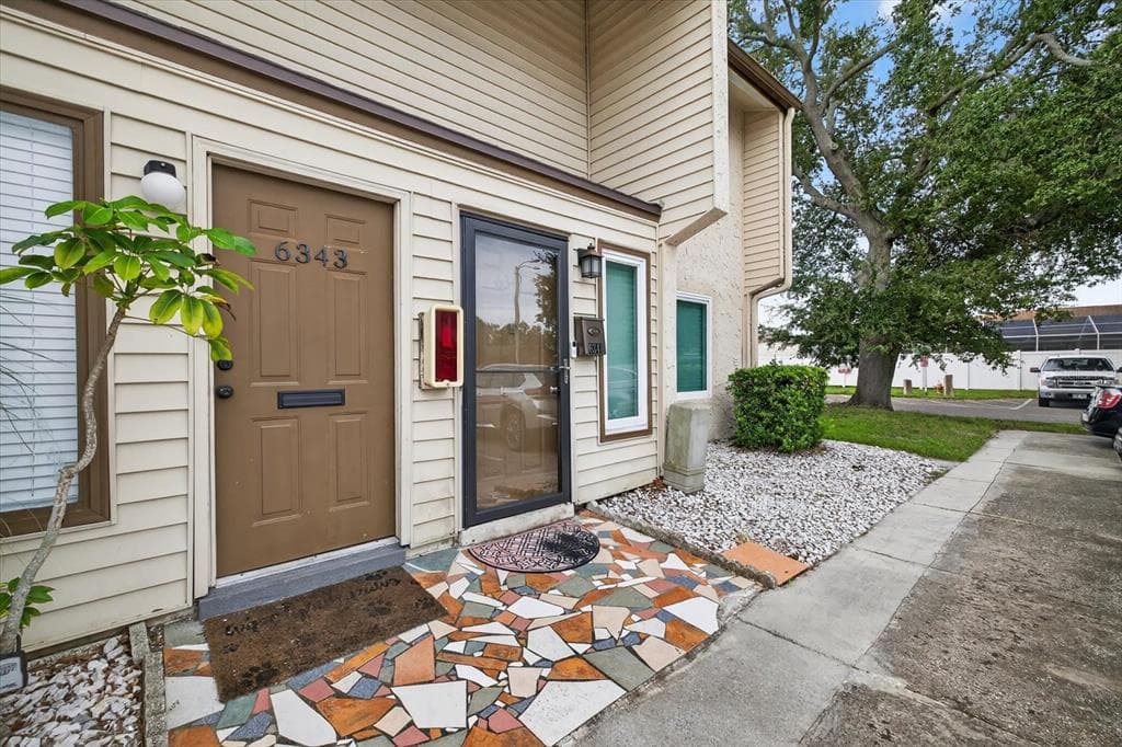 6343 23RD STREET N - 2bd/2ba - $250,000 - ST PETERSBURG, FL