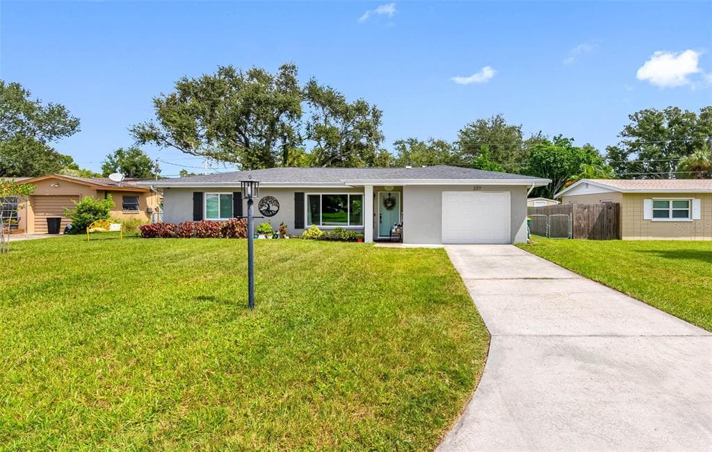 237 MINEOLA DRIVE E - 2bd/2ba - $489,000 - BELLEAIR BLUFFS, FL