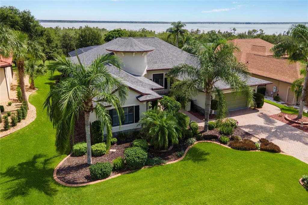 38712 OAK PLACE COURT - 3bd/3ba - $489,500 - LADY LAKE, FL