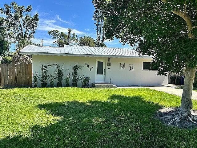 2117 PALM TERRACE - 2bd/2ba - $385,000 - SARASOTA, FL