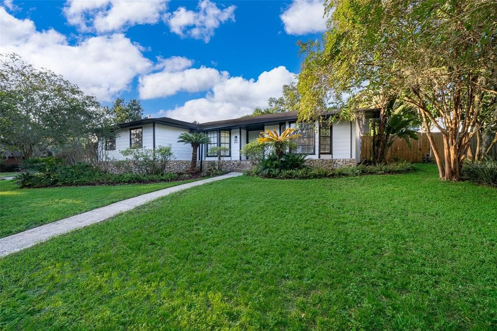 201 LYNDHURST COURT - 3bd/2ba - $574,990 - LONGWOOD, FL