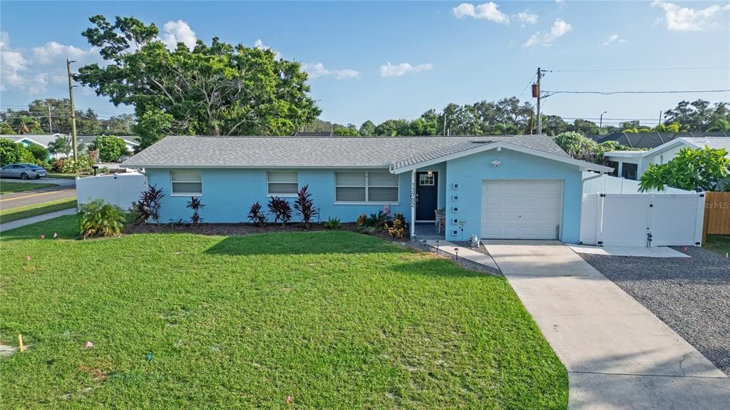 13702 MARTINIQUE DRIVE - 4bd/2ba - $619,000 - SEMINOLE, FL
