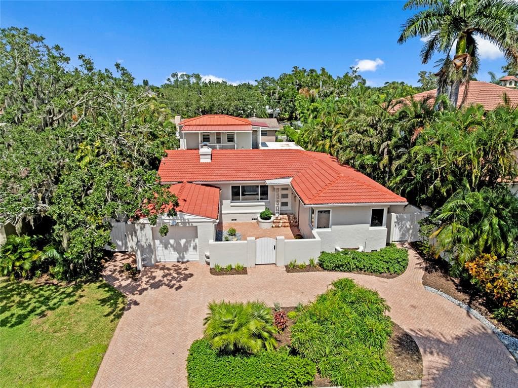 860 SNELL ISLE BOULEVARD NE - 4bd/5ba - $1,600,000 - ST PETERSBURG, FL