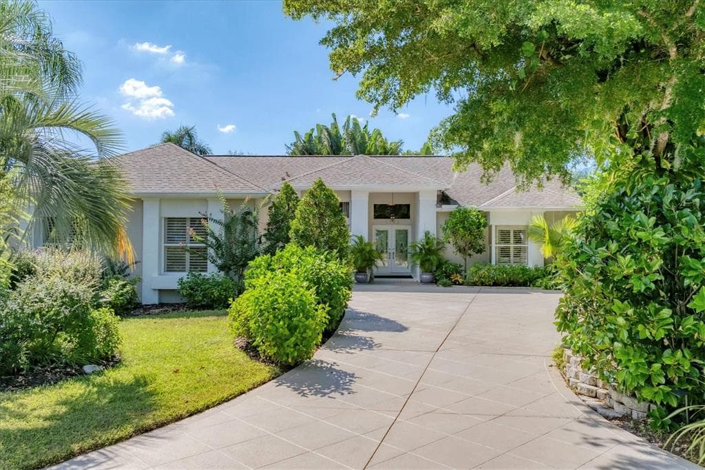 6102 SONESTA COURT - 3bd/2ba - $740,000 - BRADENTON, FL