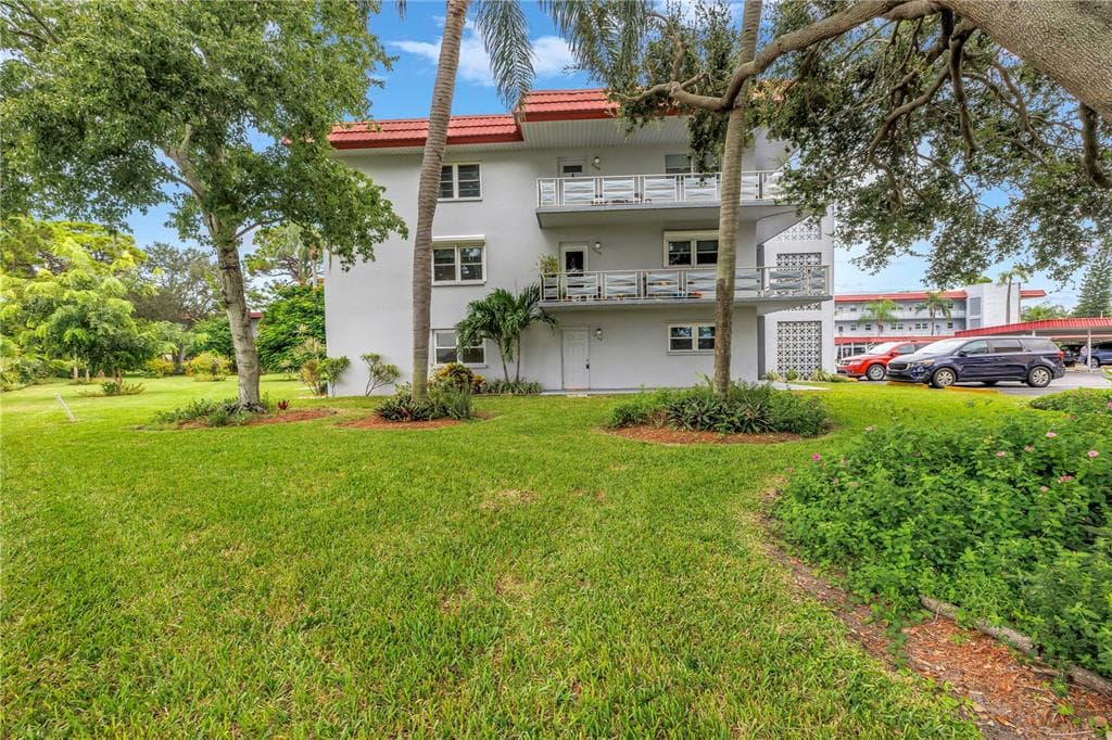 5660 80TH STREET N UNIT D108 - 2bd/2ba - $169,900 - ST PETERSBURG, FL