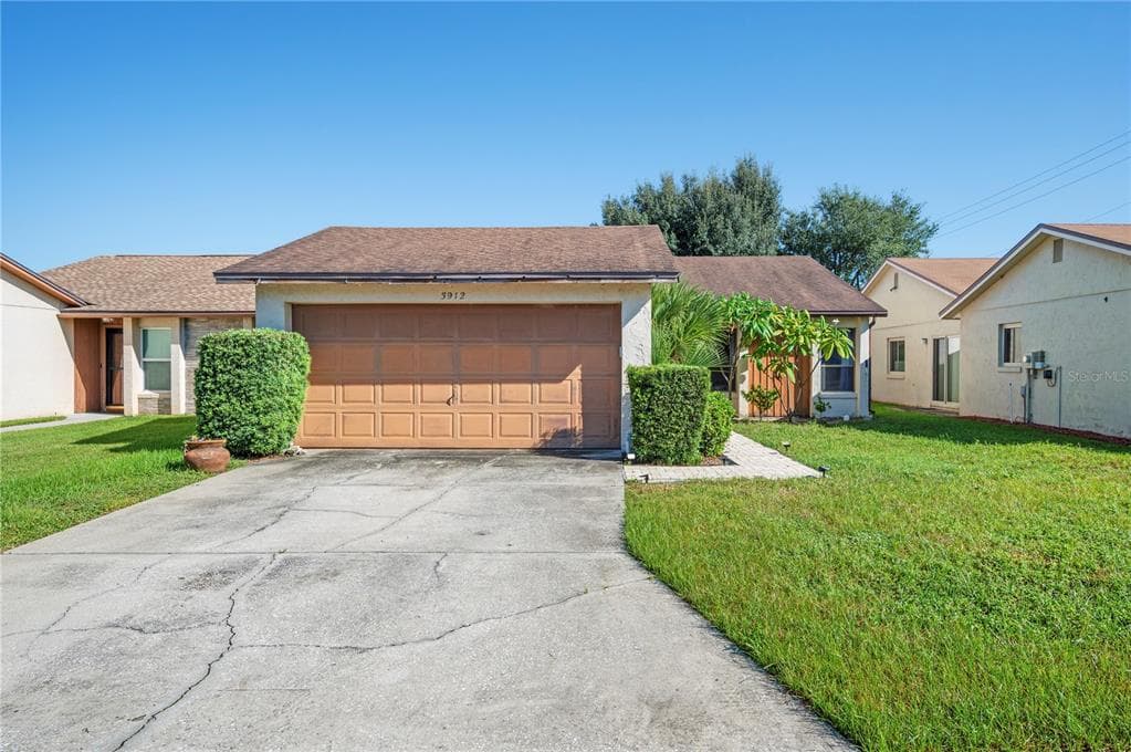 3912 CYPRESS LANDING N - 2bd/2ba - $225,000 - WINTER HAVEN, FL