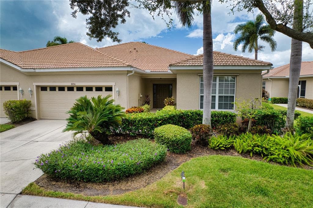8014 VICTORIA FALLS CIRCLE - 2bd/2ba - $449,900 - SARASOTA, FL