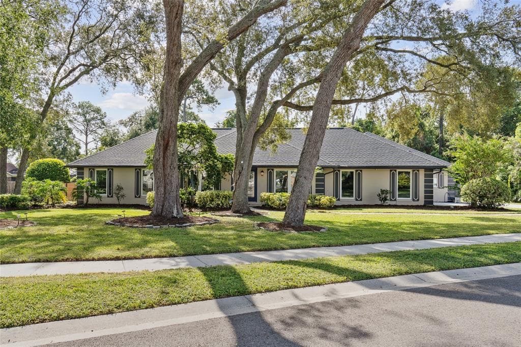 137 SPRING CHASE CIRCLE - 5bd/3ba - $790,000 - ALTAMONTE SPRINGS, FL