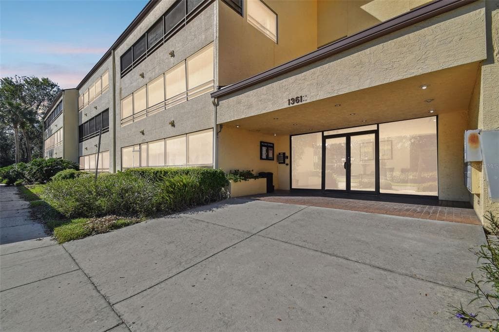 13612 S VILLAGE DRIVE UNIT 5311 - 1bd/2ba - $189,900 - TAMPA, FL