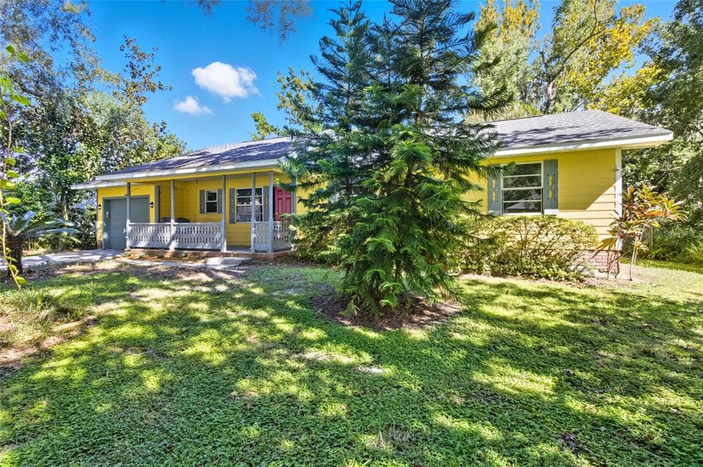 723 FOX LAKE DRIVE - 3bd/2ba - $249,900 - LAKELAND, FL