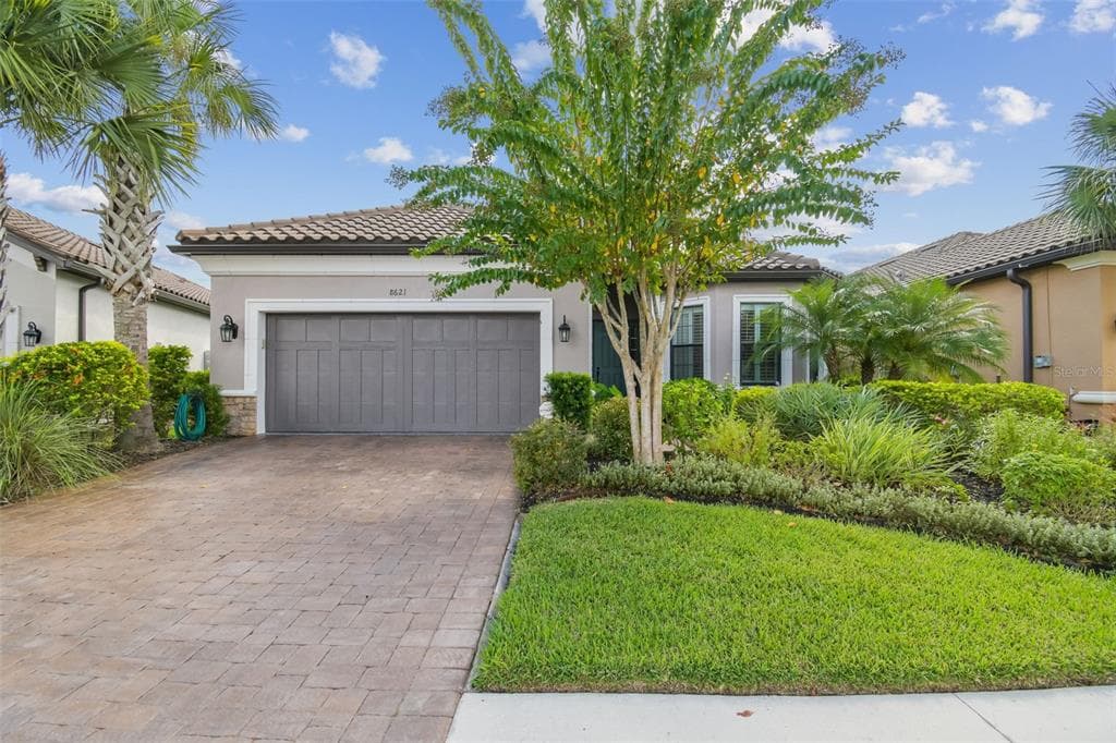 8621 GRAND ALBERATO ROAD - 3bd/3ba - $739,900 - TAMPA, FL