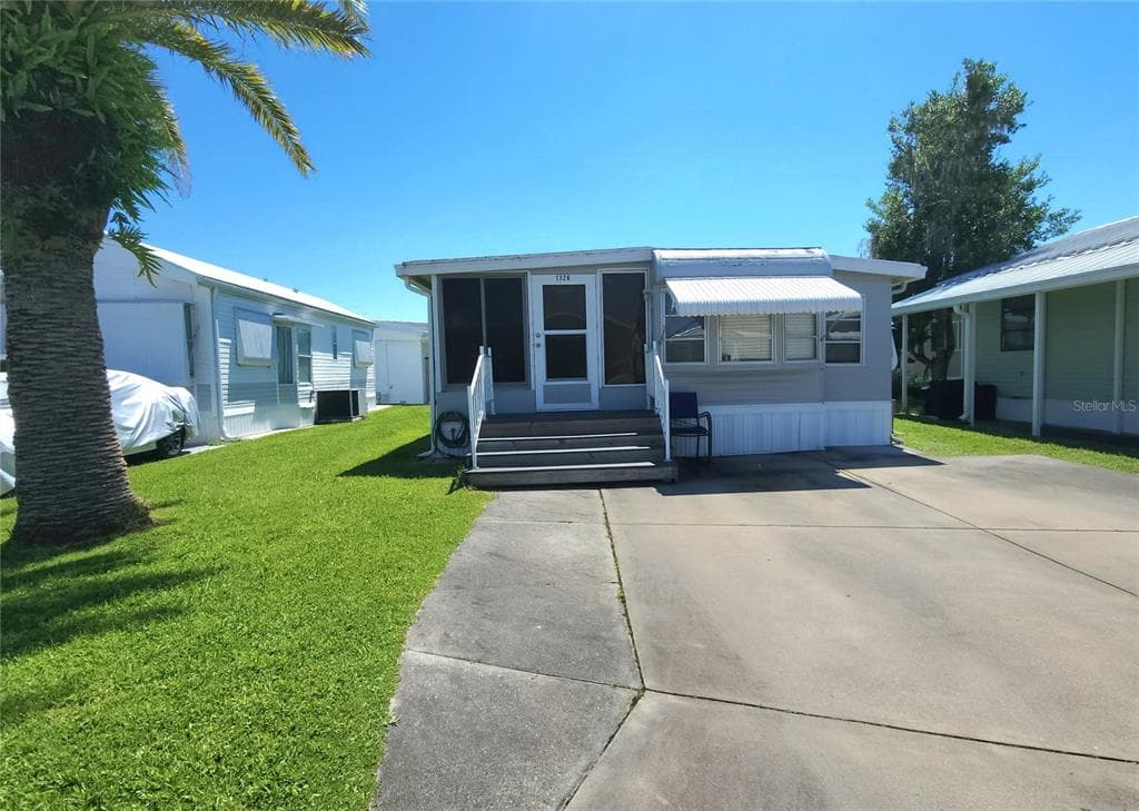 3333 26TH AVENUE E UNIT 1126 - 1bd/2ba - $64,900 - BRADENTON, FL