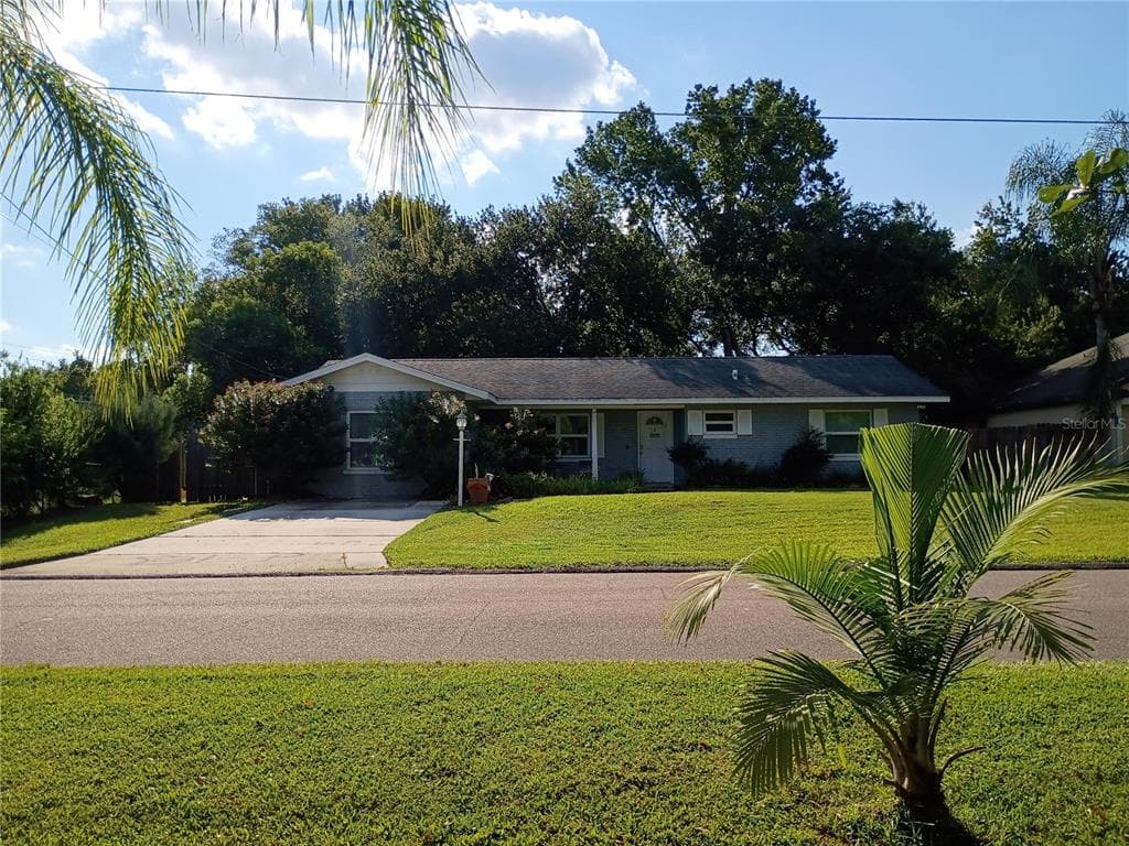262 CLARA VISTA STREET - 3bd/2ba - $300,000 - DEBARY, FL