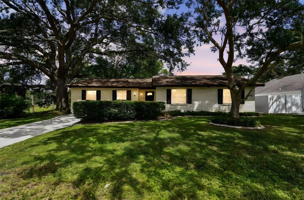 219 W 108TH AVENUE - 4bd/3ba - $475,000 - TAMPA, FL