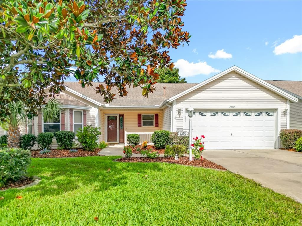 1252 WEATON COURT - 3bd/2ba - $355,900 - THE VILLAGES, FL