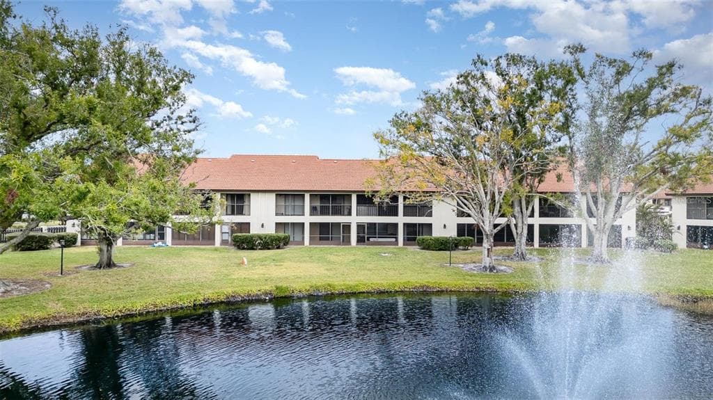 764 AVENIDA ESTANCIA UNIT 208 - 2bd/2ba - $239,900 - VENICE, FL