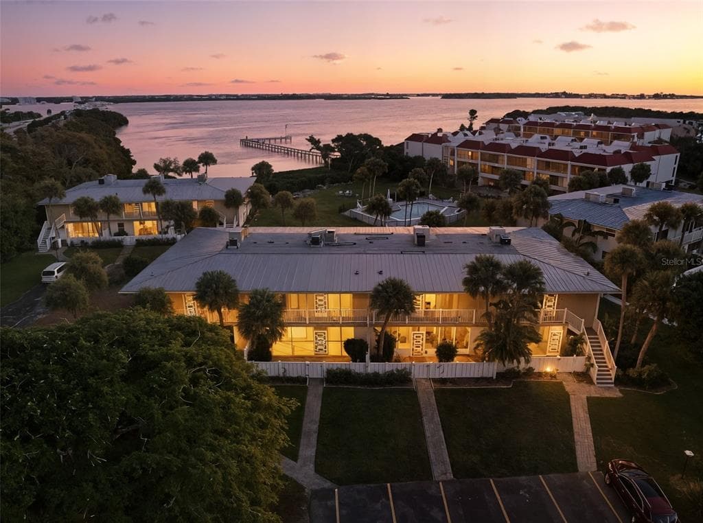 725 MANATEE AVENUE UNIT 725 - 2bd/2ba - $550,000 - HOLMES BEACH, FL