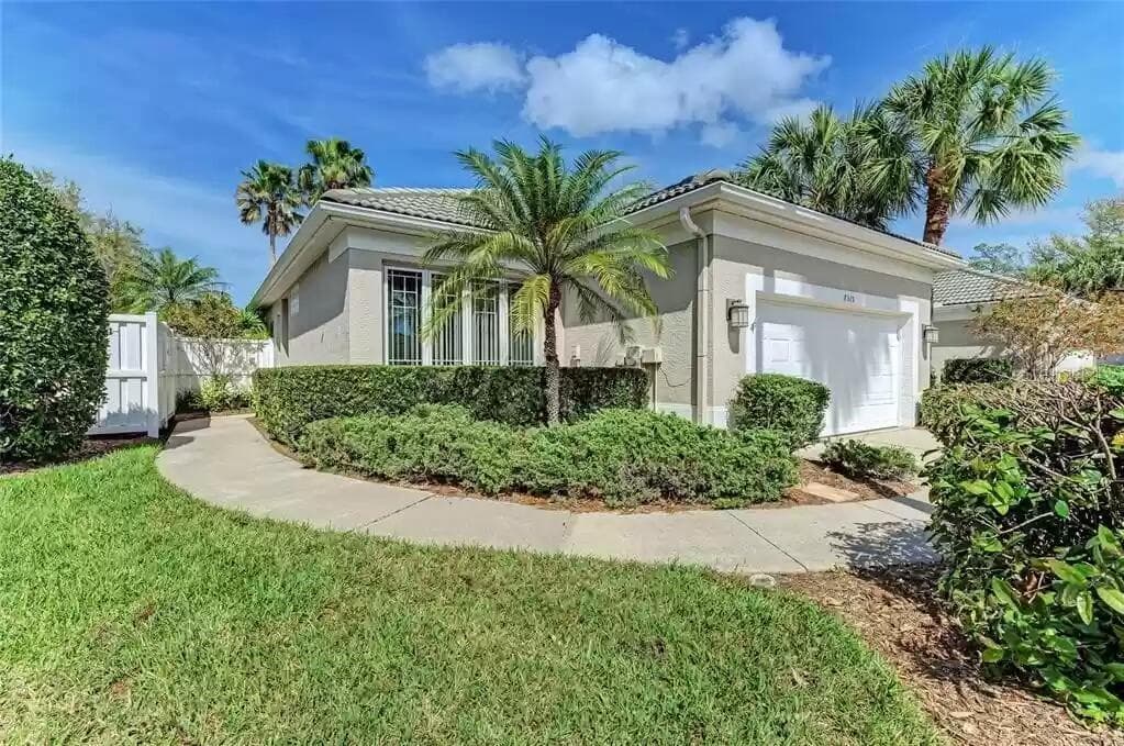 8515 53RD PLACE E - 2bd/2ba - $439,900 - BRADENTON, FL