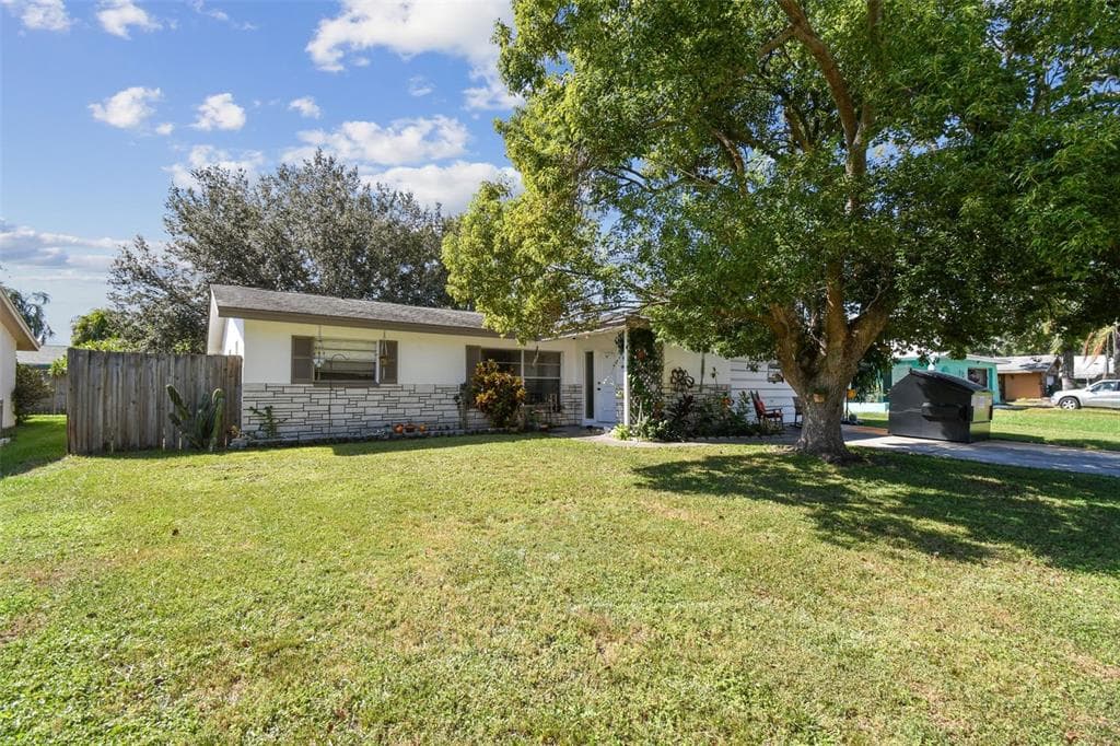 1444 COTTONWOOD TERRACE - 3bd/2ba - $480,000 - DUNEDIN, FL
