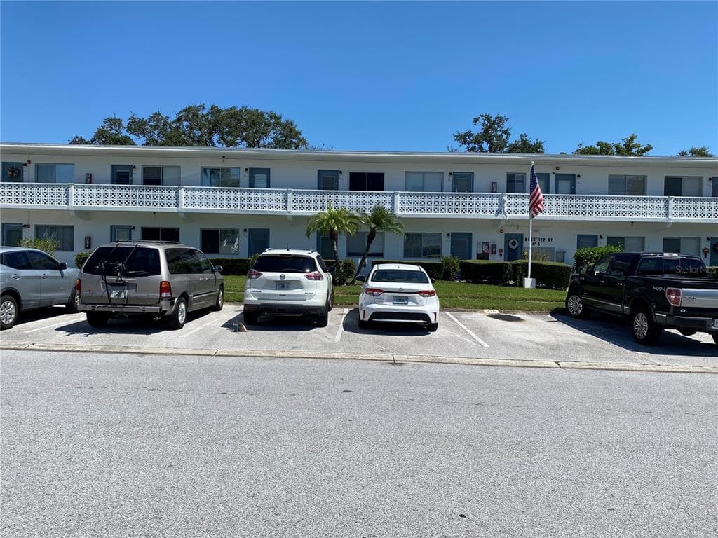 8455 112TH STREET UNIT 109 - 1bd/1ba - $78,000 - SEMINOLE, FL