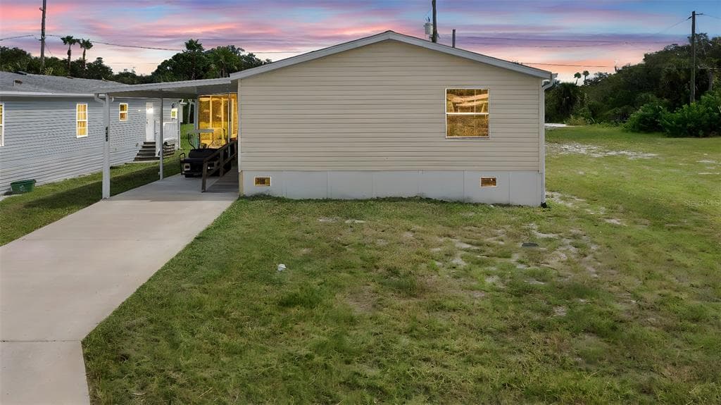 4393 MAPLE AVENUE - 3bd/2ba - $259,000 - EDGEWATER, FL