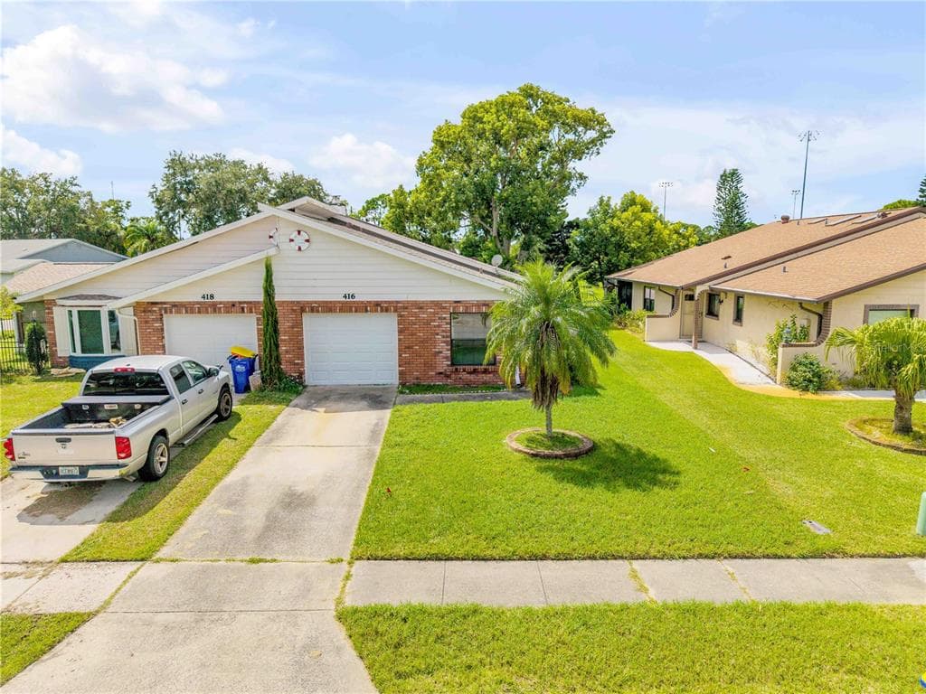 416 SHANGRI LA CIRCLE - 2bd/2ba - $215,000 - EDGEWATER, FL