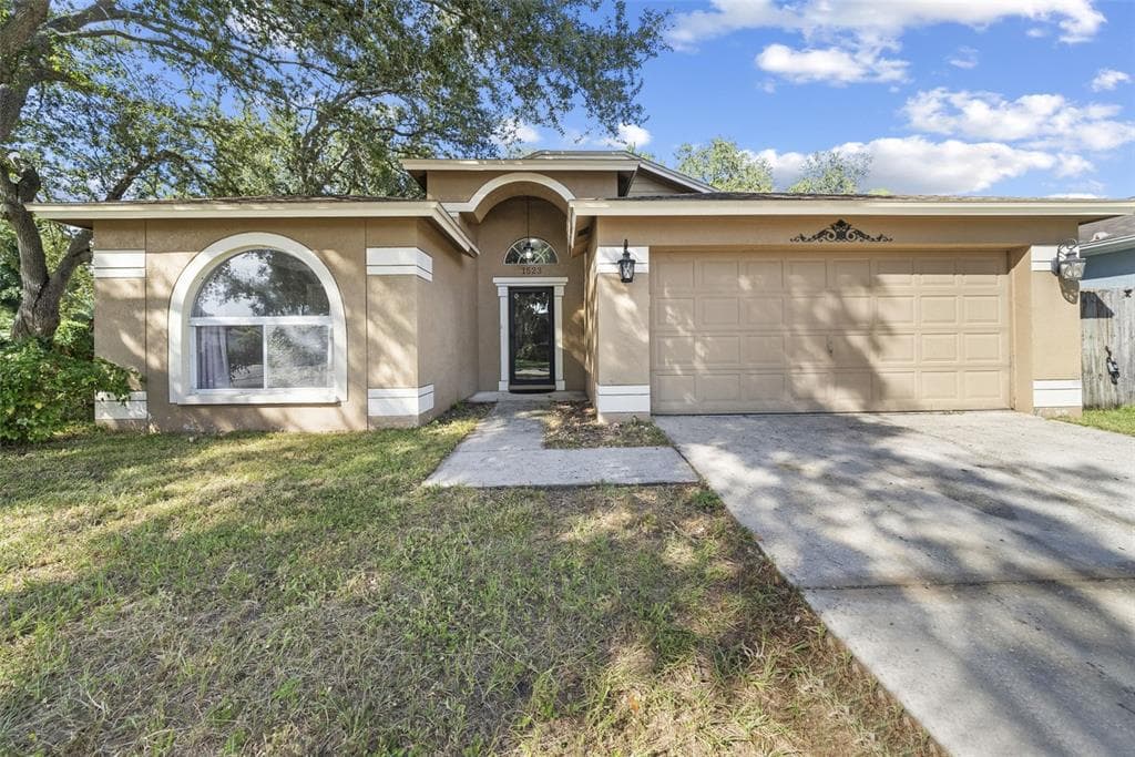 1523 VERNON COURT - 4bd/2ba - $359,000 - BRANDON, FL