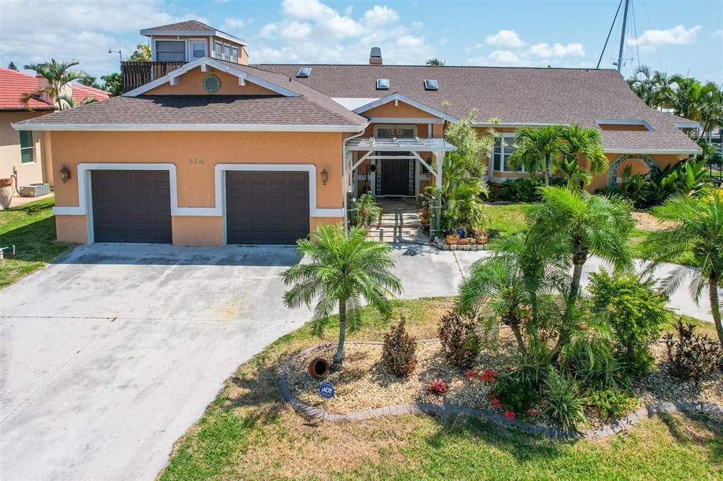 114 GRAHAM STREET SW - 3bd/3ba - $697,000 - PORT CHARLOTTE, FL