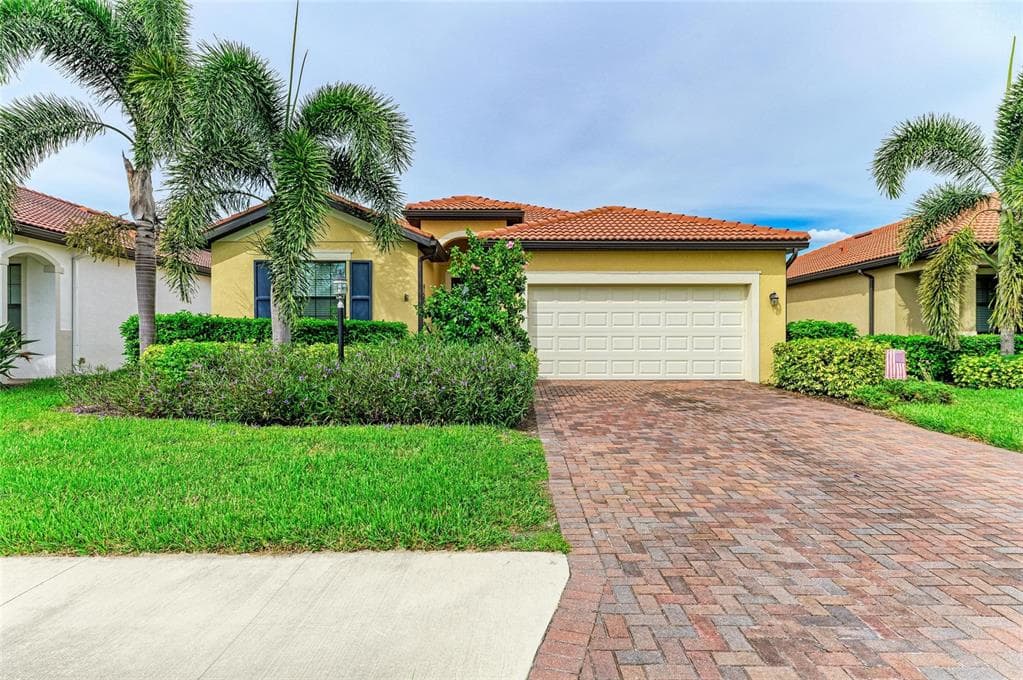 10221 LOCH LOMOND DRIVE - 4bd/3ba - $596,200 - BRADENTON, FL