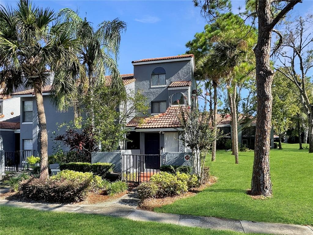 4701 CAPRI PLACE UNIT 185 - 3bd/2ba - $205,500 - ORLANDO, FL