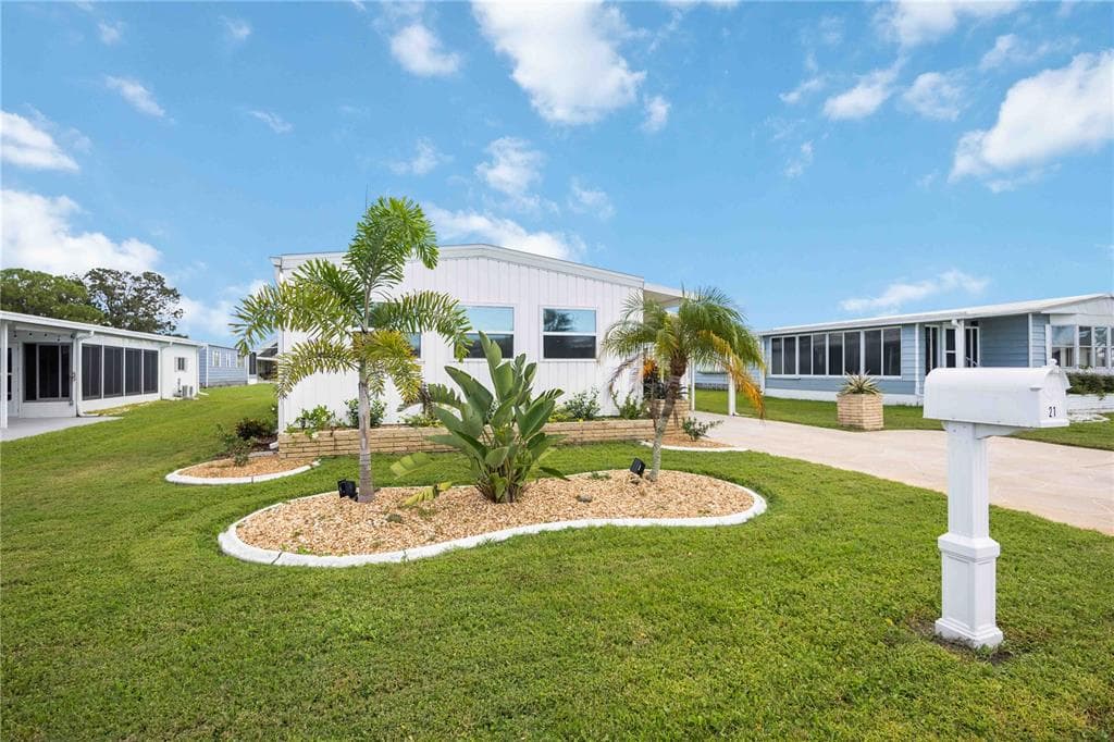 21 NAUTICAL DRIVE - 2bd/2ba - $145,000 - NORTH PORT, FL