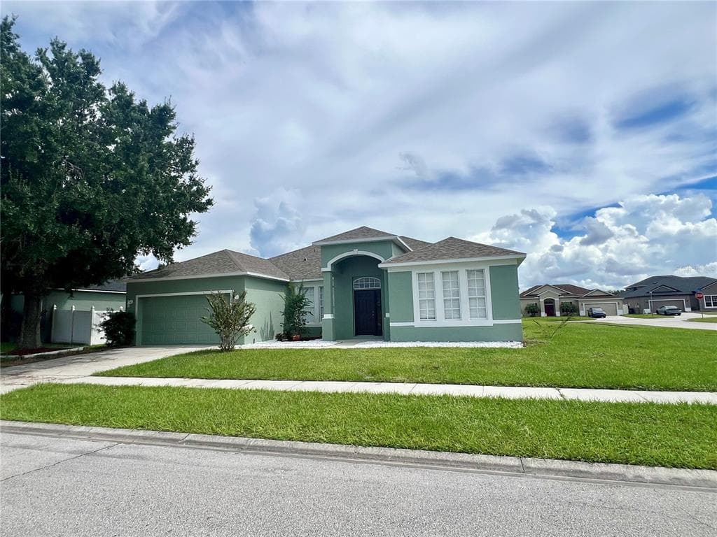 3837 WOOD THRUSH DRIVE - 5bd/2ba - $410,000 - KISSIMMEE, FL