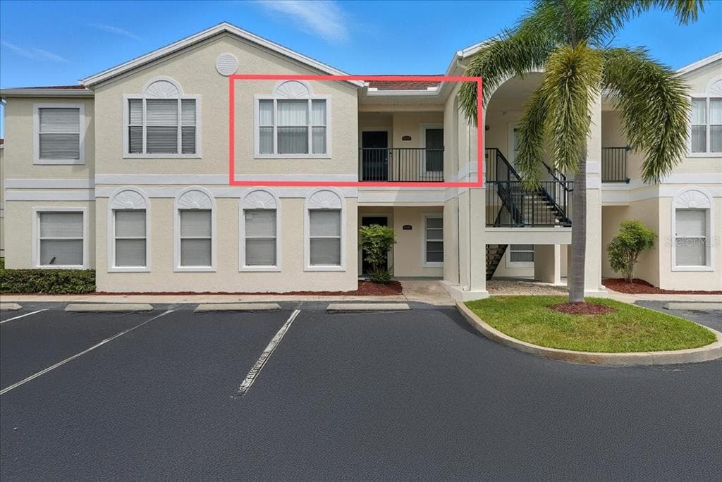 8846 GRAND PALMS CIRCLE UNIT B - 3bd/2ba - $220,000 - KISSIMMEE, FL