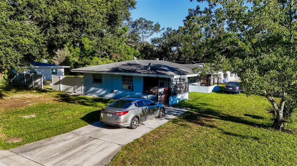 222 22ND STREET E - 3bd/2ba - $319,000 - BRADENTON, FL