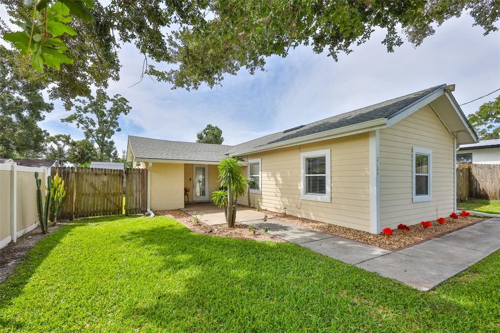 2104 W POWHATAN AVENUE - 3bd/2ba - $369,000 - TAMPA, FL