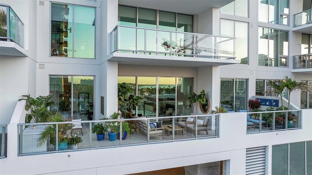 301 QUAY COMMONS UNIT 503 - 2bd/3ba - $1,734,900 - SARASOTA, FL