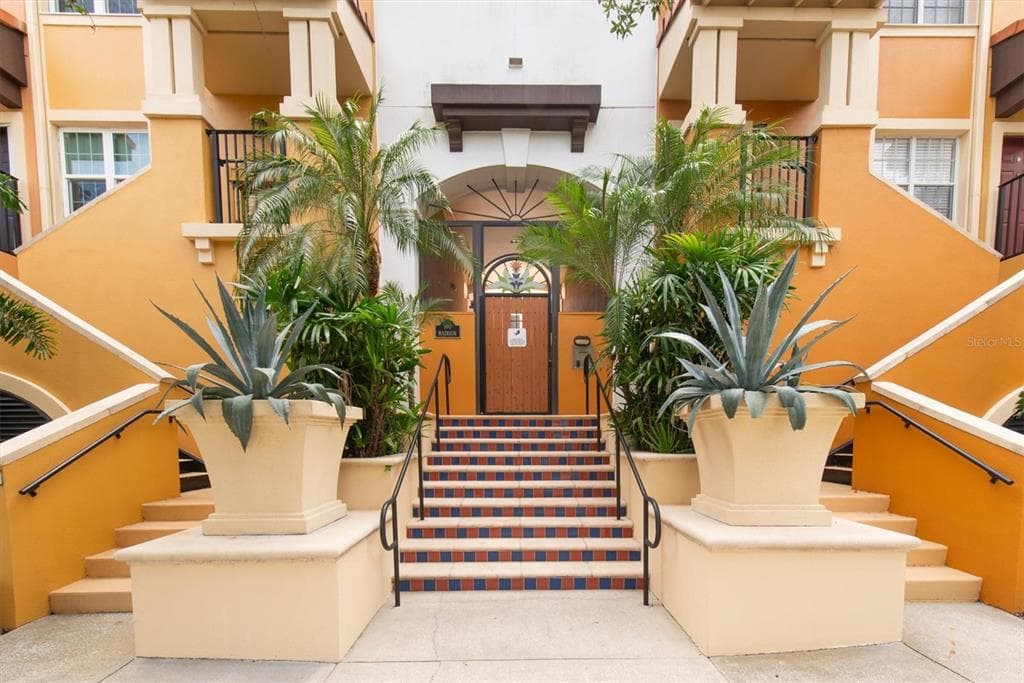 100 4TH AVENUE S UNIT 223 - 2bd/2ba - $549,000 - ST PETERSBURG, FL