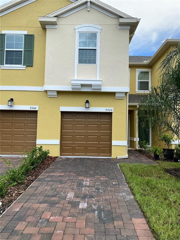 9360 TECUMSEH DRIVE - 3bd/3ba - $2,175 - ORLANDO, FL