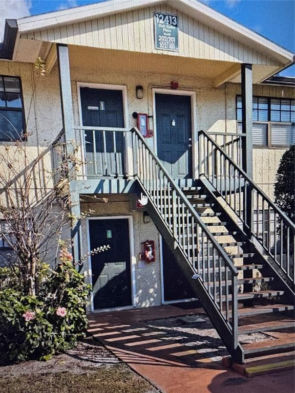 12413 OAK CEDAR PLACE UNIT 201 - 2bd/1ba - $115,000 - TAMPA, FL