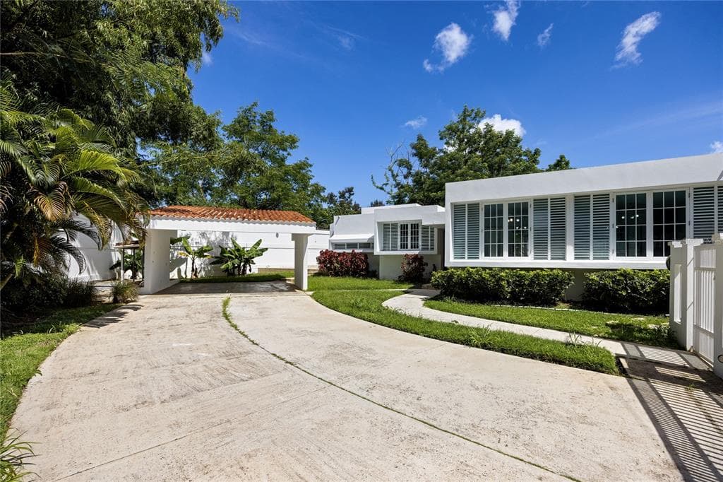 1 Street PASEO MAYOR UNIT E-19 - 4bd/3ba - $965,000 - SAN JUAN, PR