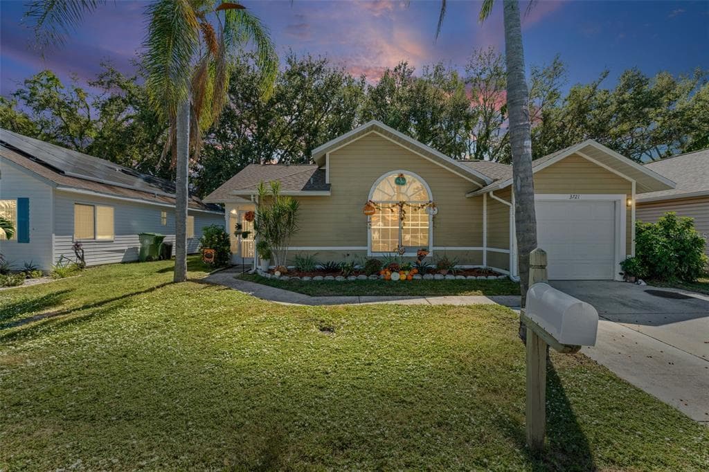 3721 43RD AVENUE W - 3bd/2ba - $369,900 - BRADENTON, FL