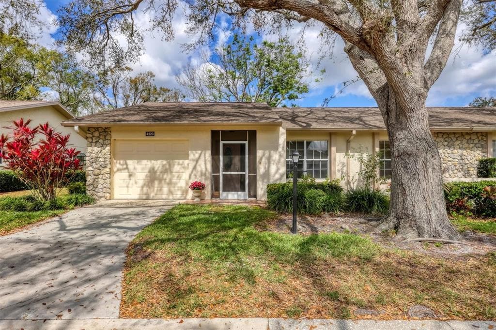 4223 OAKHURST CIRCLE E UNIT 3025 - 2bd/2ba - $225,000 - SARASOTA, FL