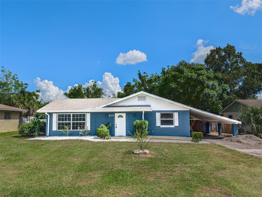 830 N SUNSET DRIVE - 4bd/2ba - $359,000 - MOUNT DORA, FL